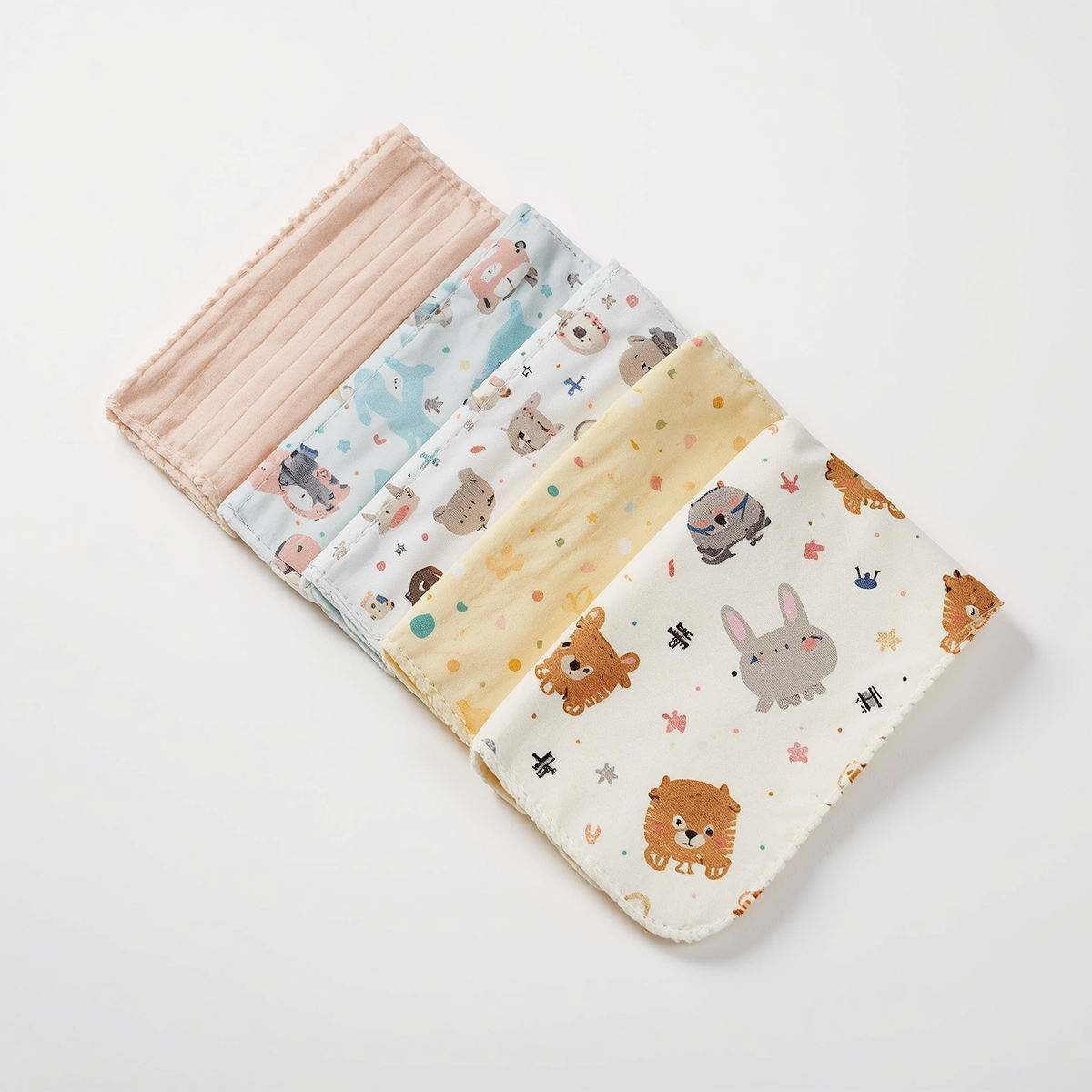 Hooded baby towel (ultra-soft cotton) + Soft washcloths (x4) + Baby nail clippers with safety guard